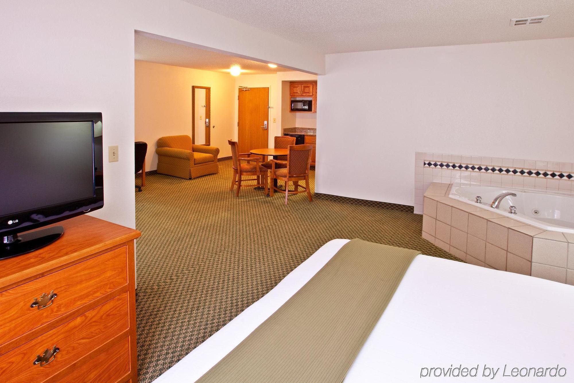 Holiday Inn Express & Suites Logan, An Ihg Hotel Quarto foto